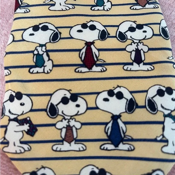 Peanuts Snoopy Dog Tie in Yellow and Black - Picture 2 of 7
